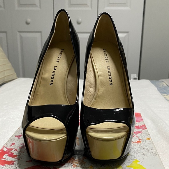 Chinese Laundry Black and Gold Platform Peep Toe Shoes - Picture 1 of 4